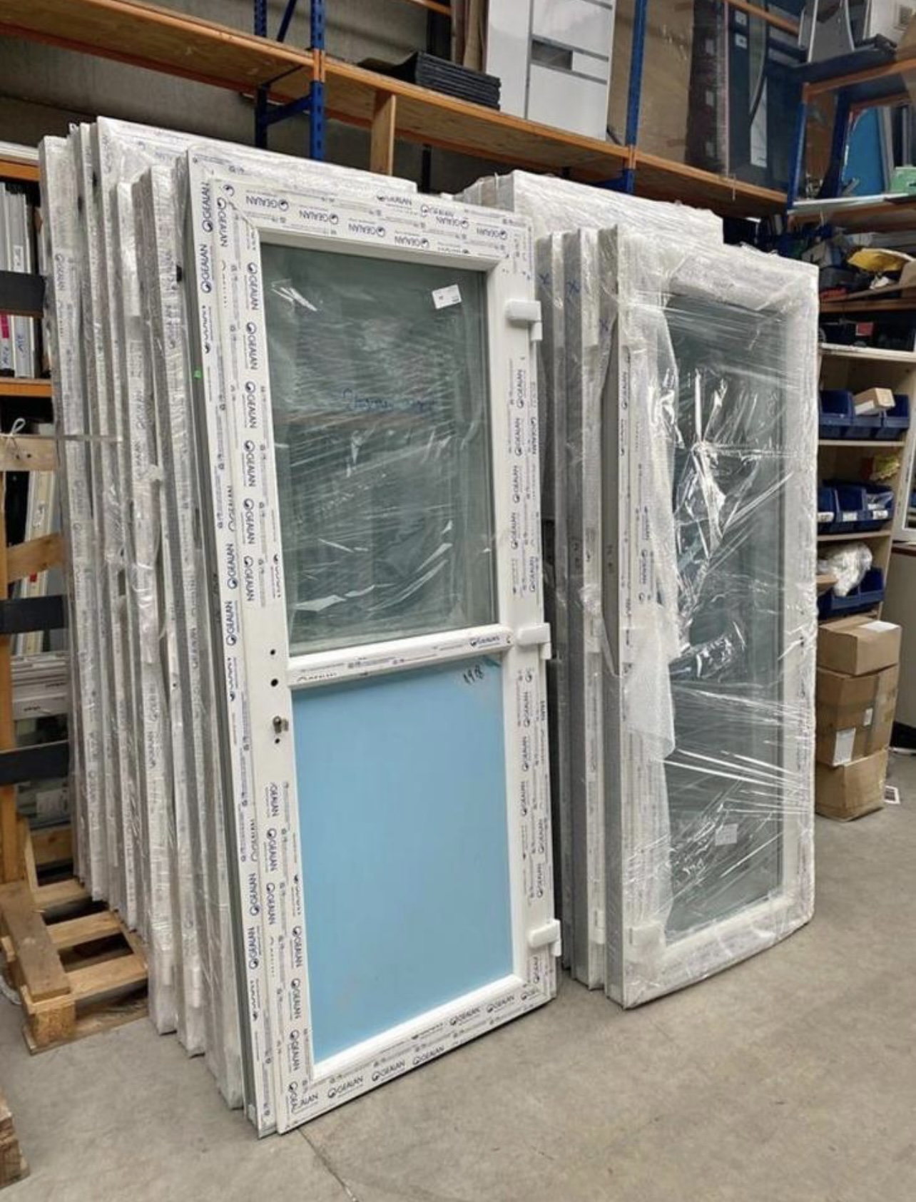 Porte vitrée PVC en stock